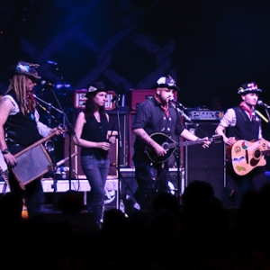 Hobo Jones & The Junkyard Dogs